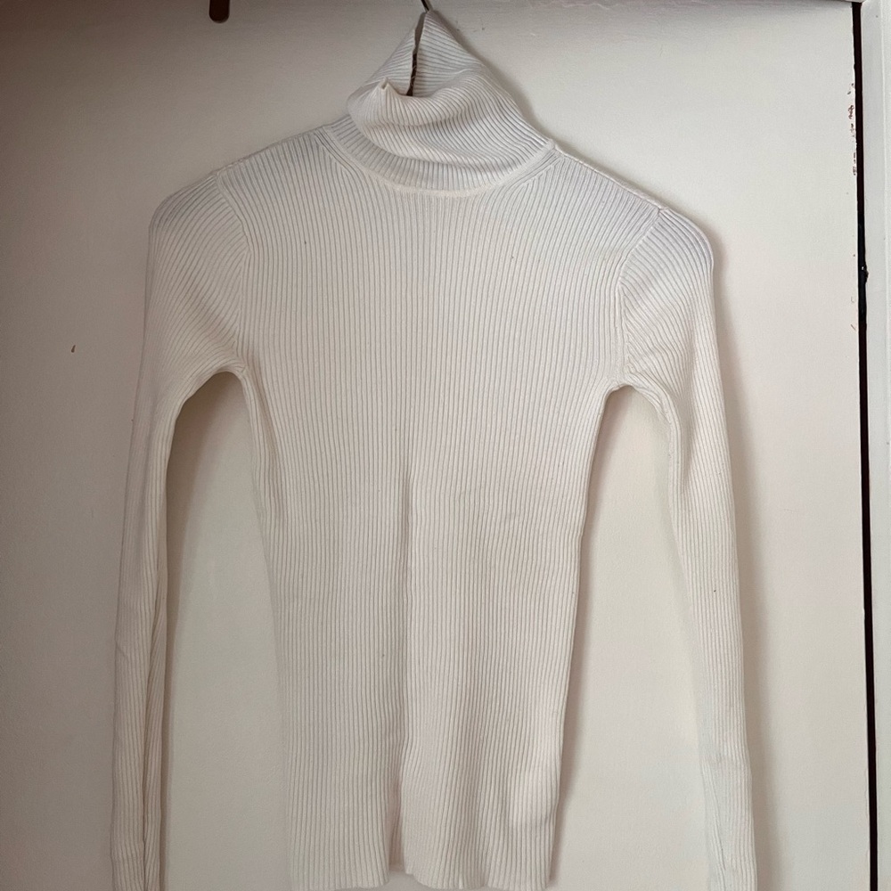 Express Women's Off White Ribbed Turtleneck Sweater